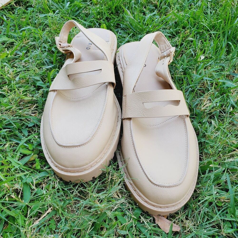 Women’s Torrid Tan Loafer Shoe WW Gold Buckle Detail Size 11.5WW